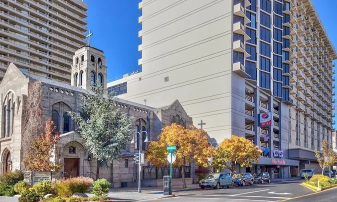 400 University Terrace — Sale in Reno, NV, photo 2 of 2