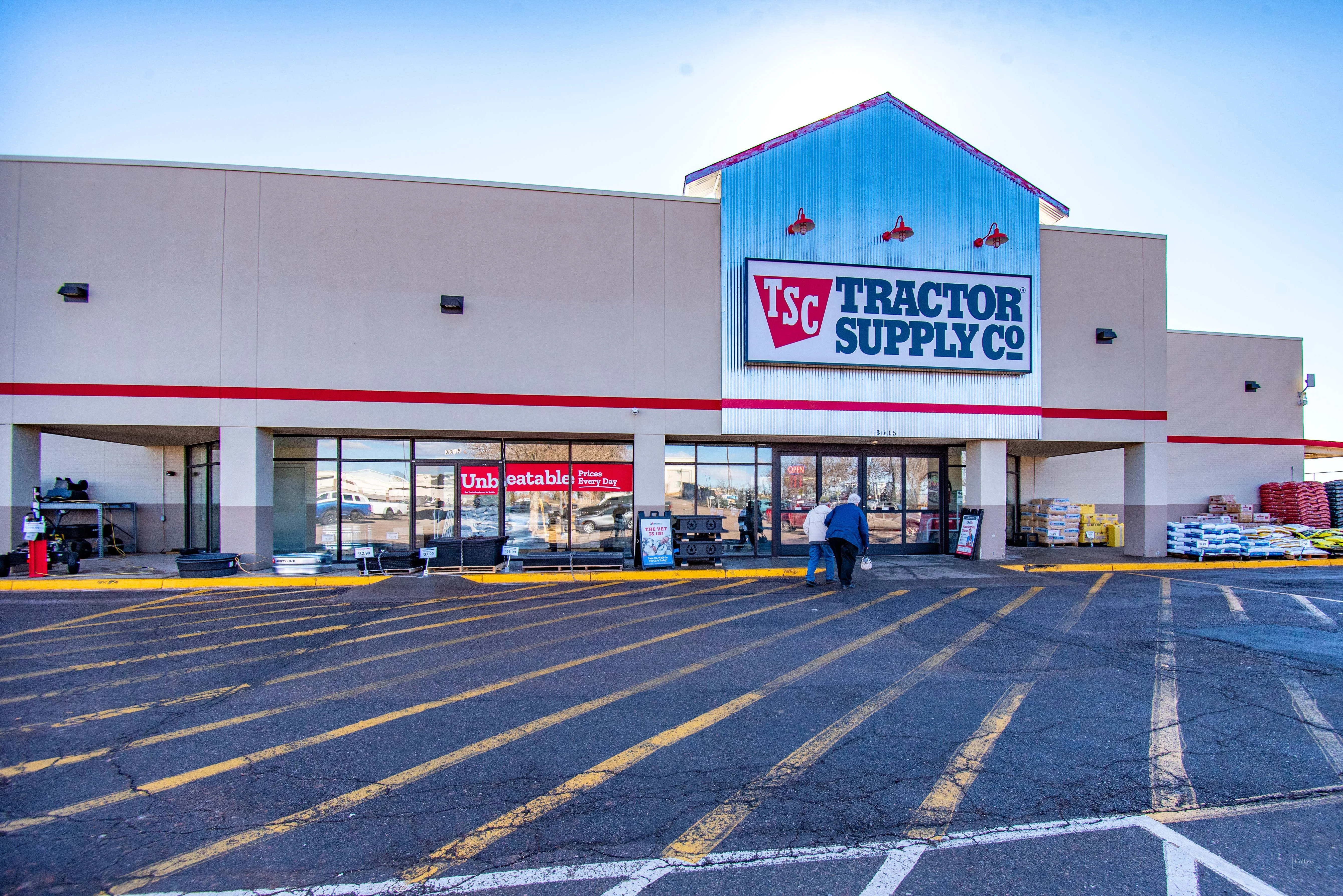 100% Occupied by Tractor Supply Co & Gold’s Gym — Sale in Greeley, CO, photo 3 of 6