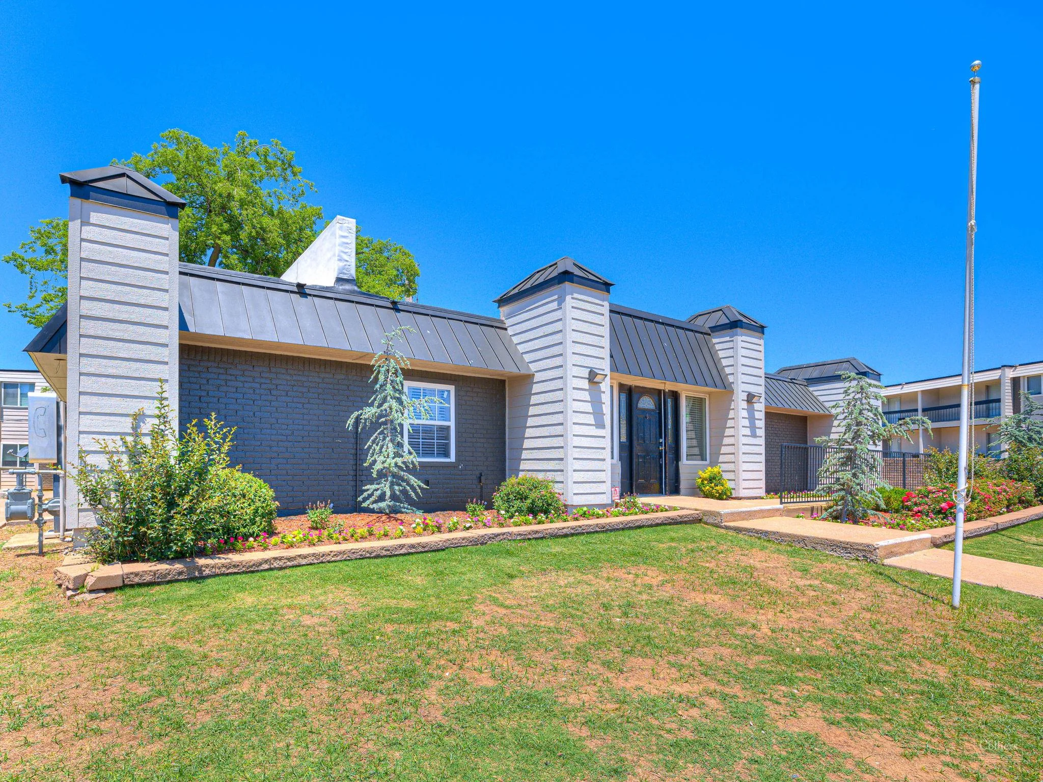 Wood Creek Apartments — Sale in Tulsa, OK, photo 1 of 8