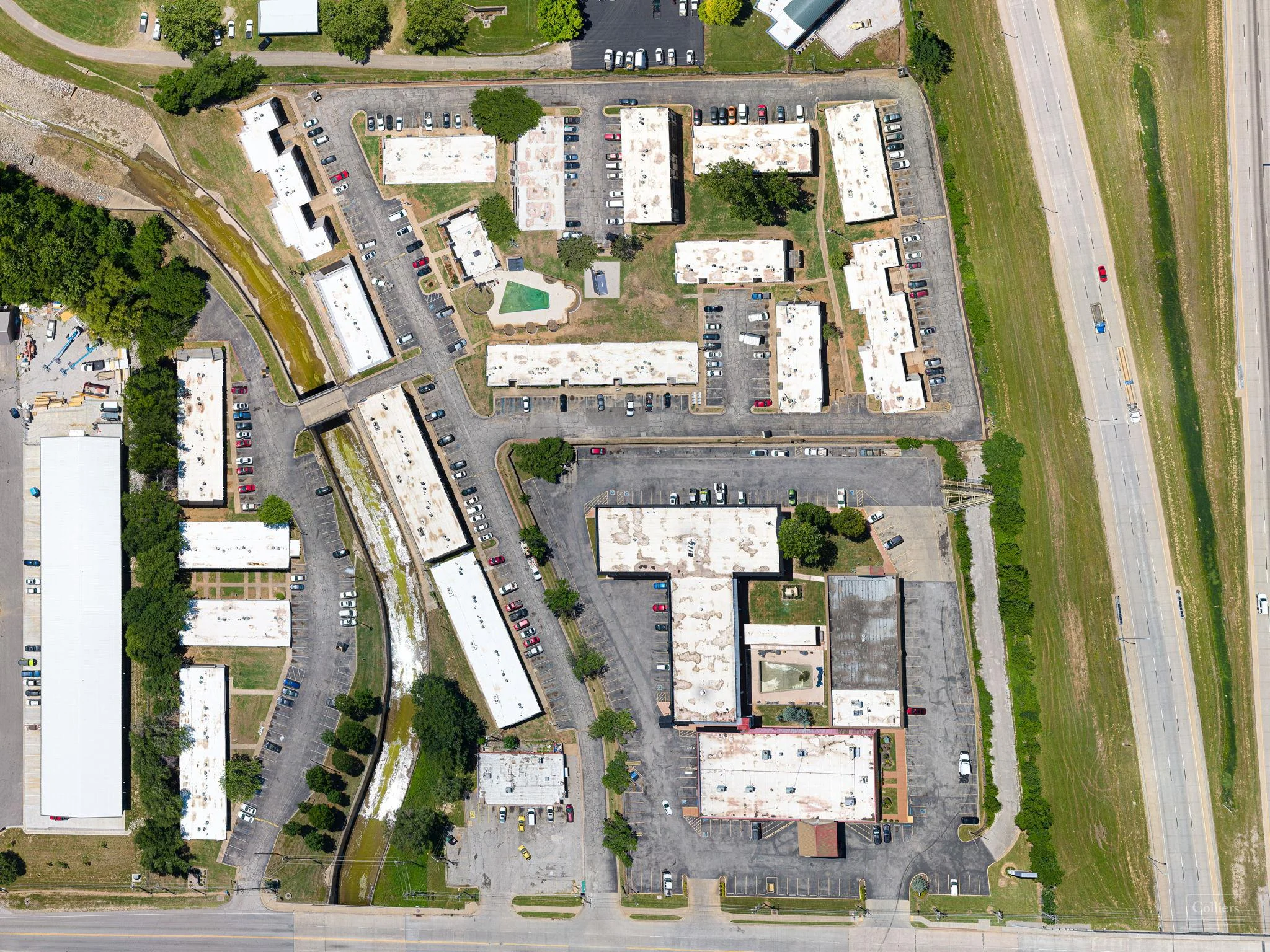 Wood Creek Apartments — Sale in Tulsa, OK, photo 2 of 8