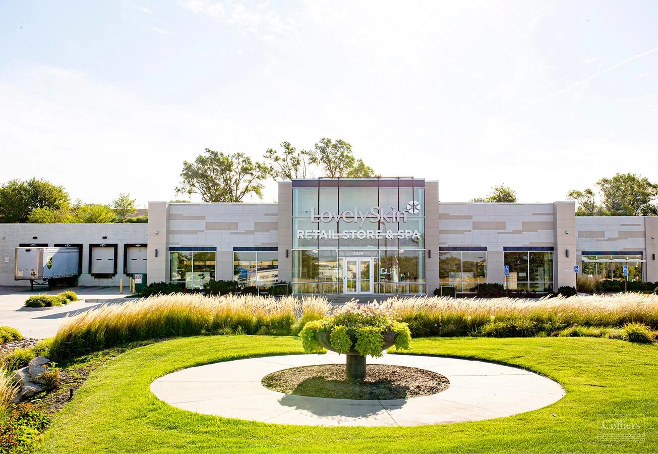 Oak View Building — Sale in Omaha, NE, photo 2 of 8