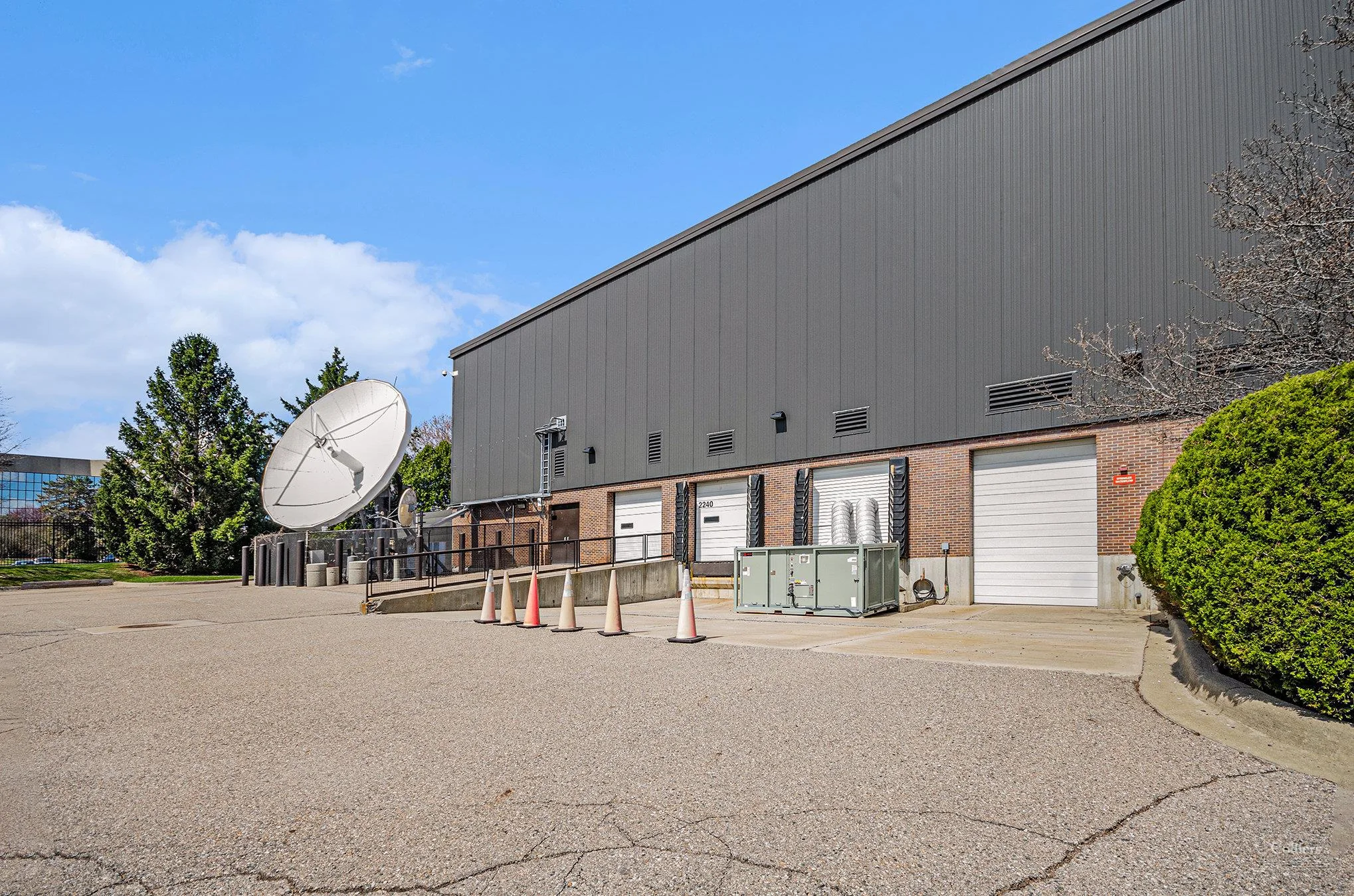 For Sale | 86,400 SF Office / Flex / Hi-Tech Facility — Sale in Troy, MI, photo 3 of 8