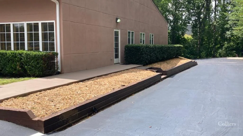 ±12,000-SF Freestanding Office Building for Sale in… — Sale in Greer, SC, photo 8 of 8