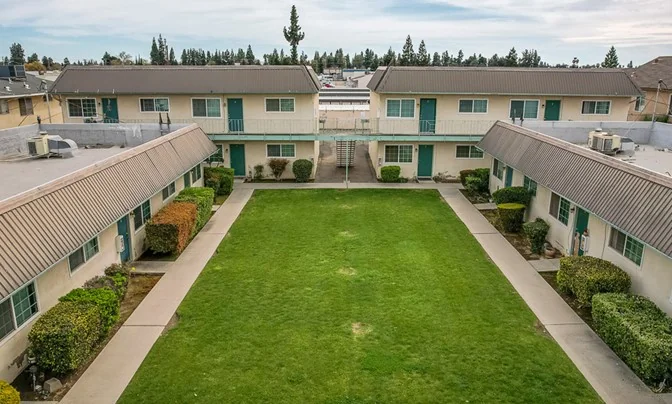 8-Units in Fresno High - Roeding Neighborhood — Sale in Fresno, CA, photo 4 of 8