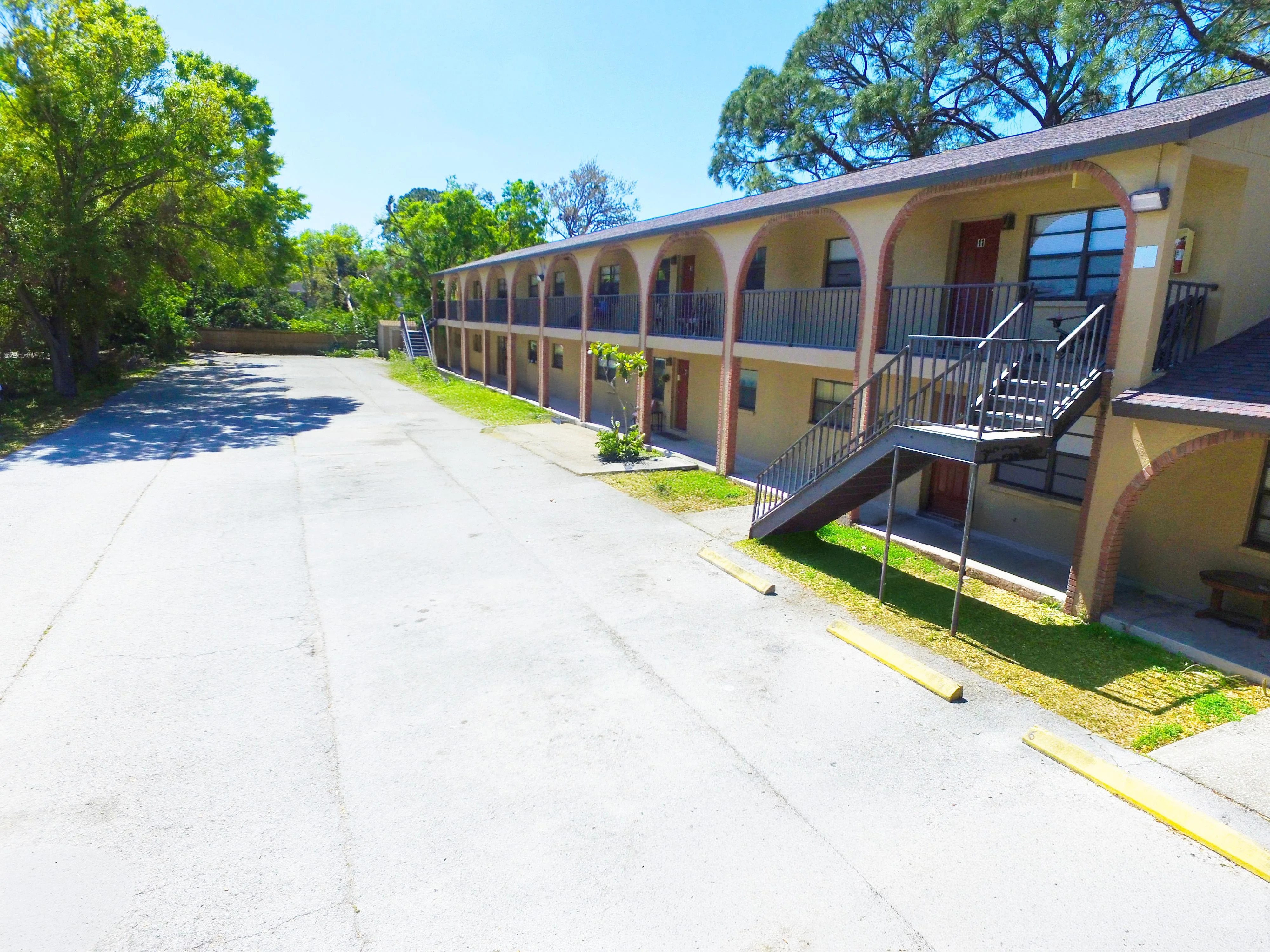 Tall Pines — Sale in Pinellas Park, FL, photo 4 of 8