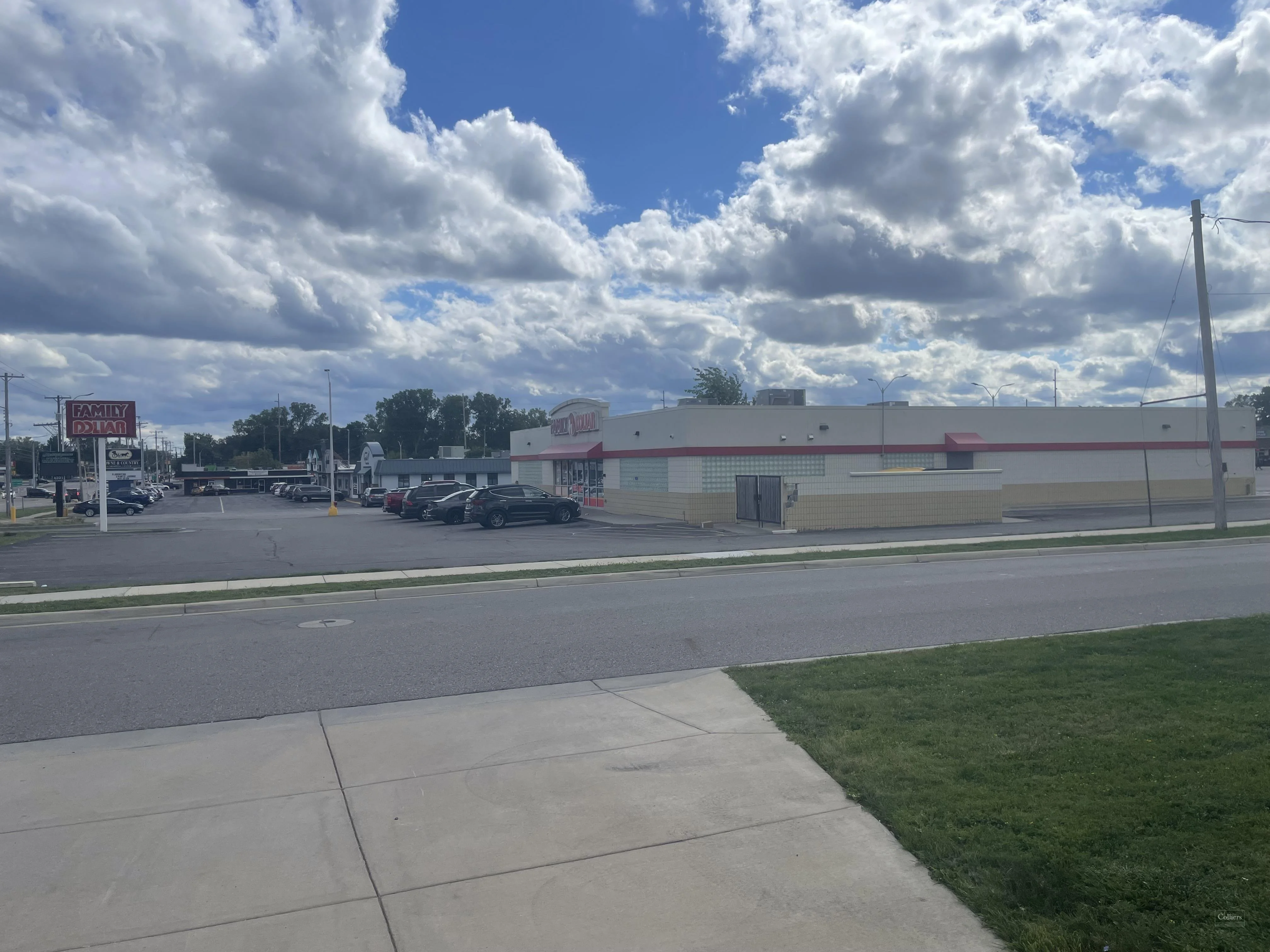 For Sale | investment 100% Leased Family Dollar — Sale in Grand Rapids, MI, photo 3 of 8