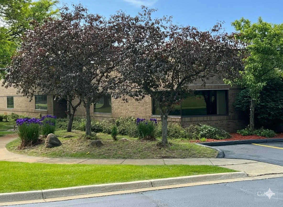 For Sale - 29,400 SF - Industrial/Flex — Sale in Lake Orion, MI, photo 3 of 8