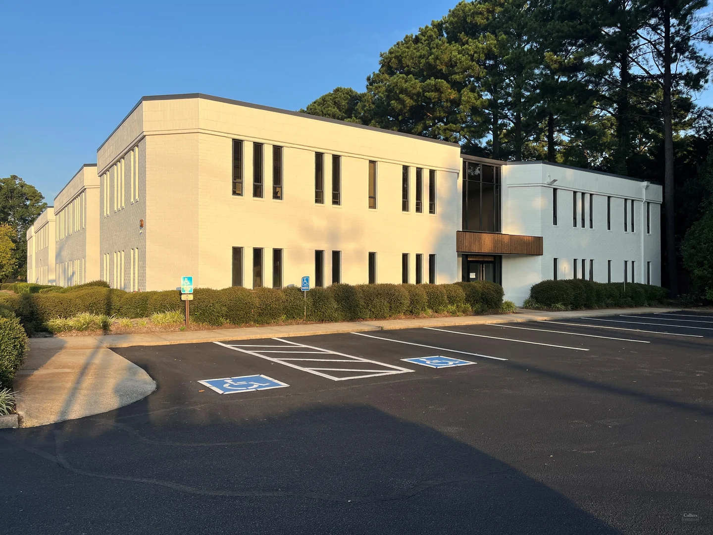 1206 Laskin Rd For Lease — Lease in Virginia Beach, VA, photo 1 of 8