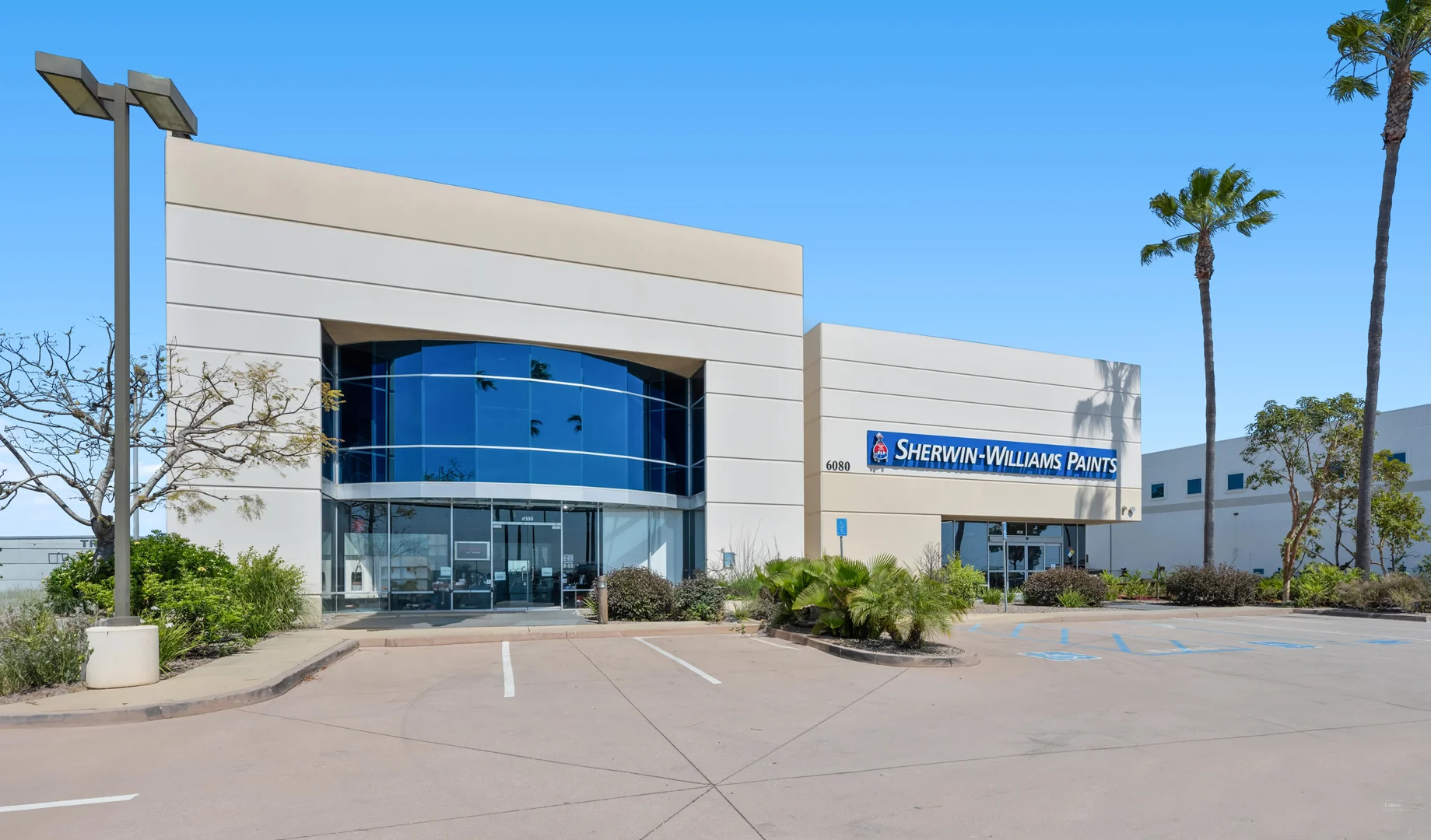 High-End Showroom with Yard - Miramar Rd