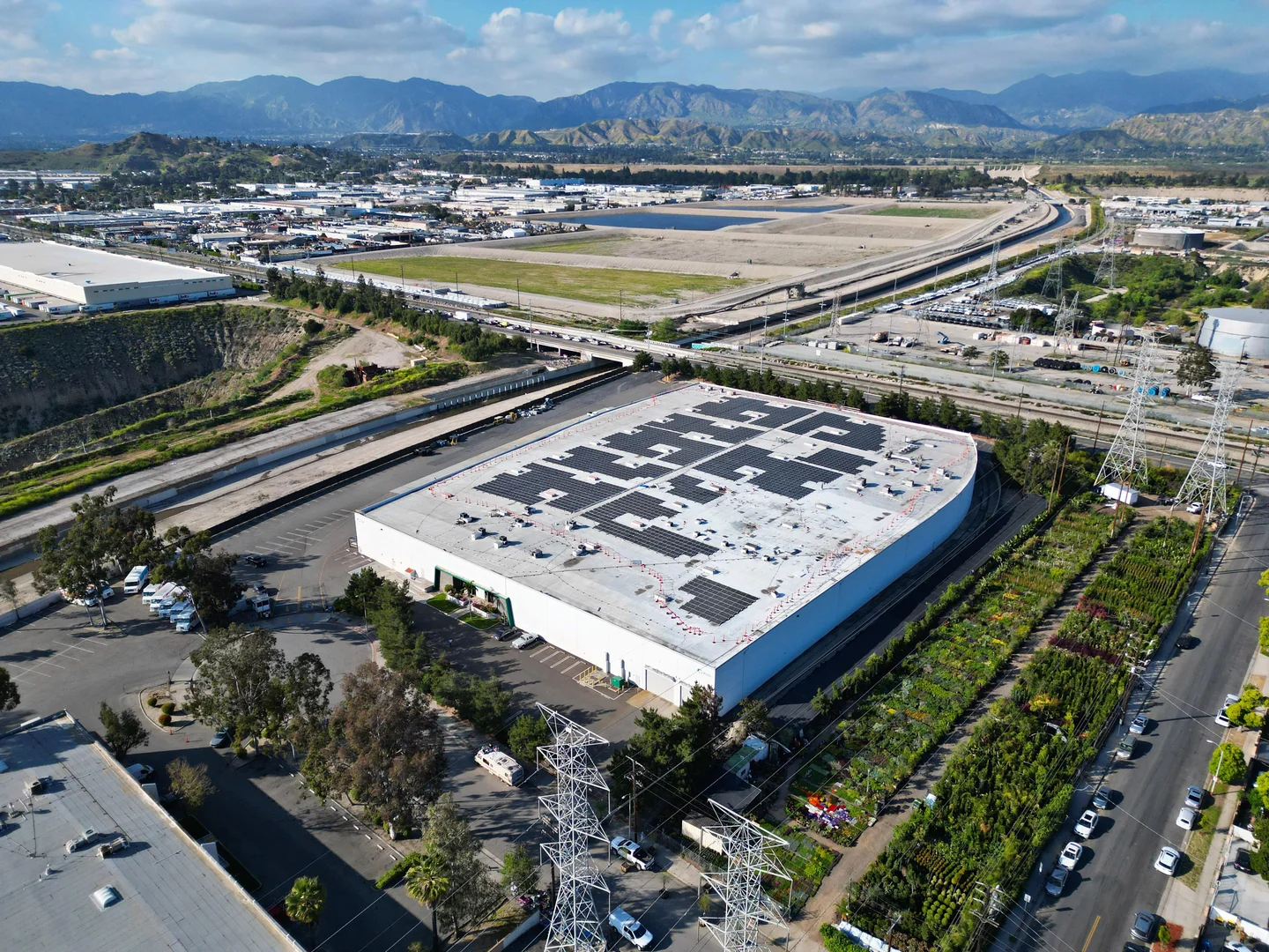 168,000 SF Free-Standing Industrial Building for… — Lease in Sun Valley, CA, photo 1 of 8