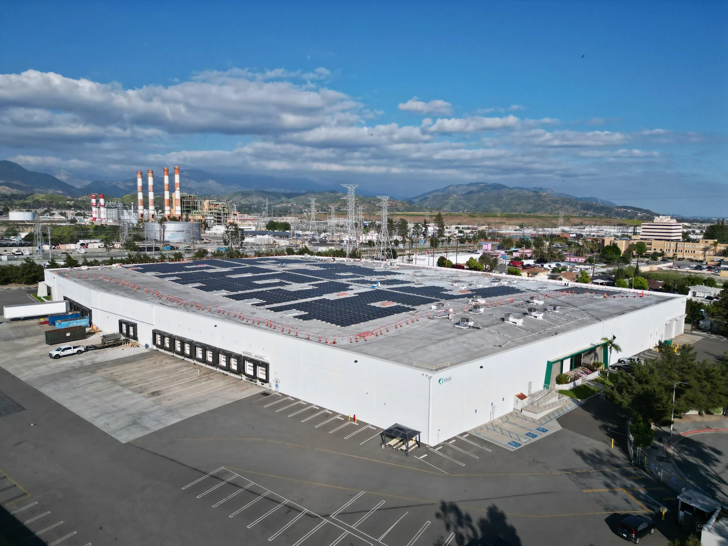 168,000 SF Free-Standing Industrial Building for… — Lease in Sun Valley, CA, photo 2 of 8