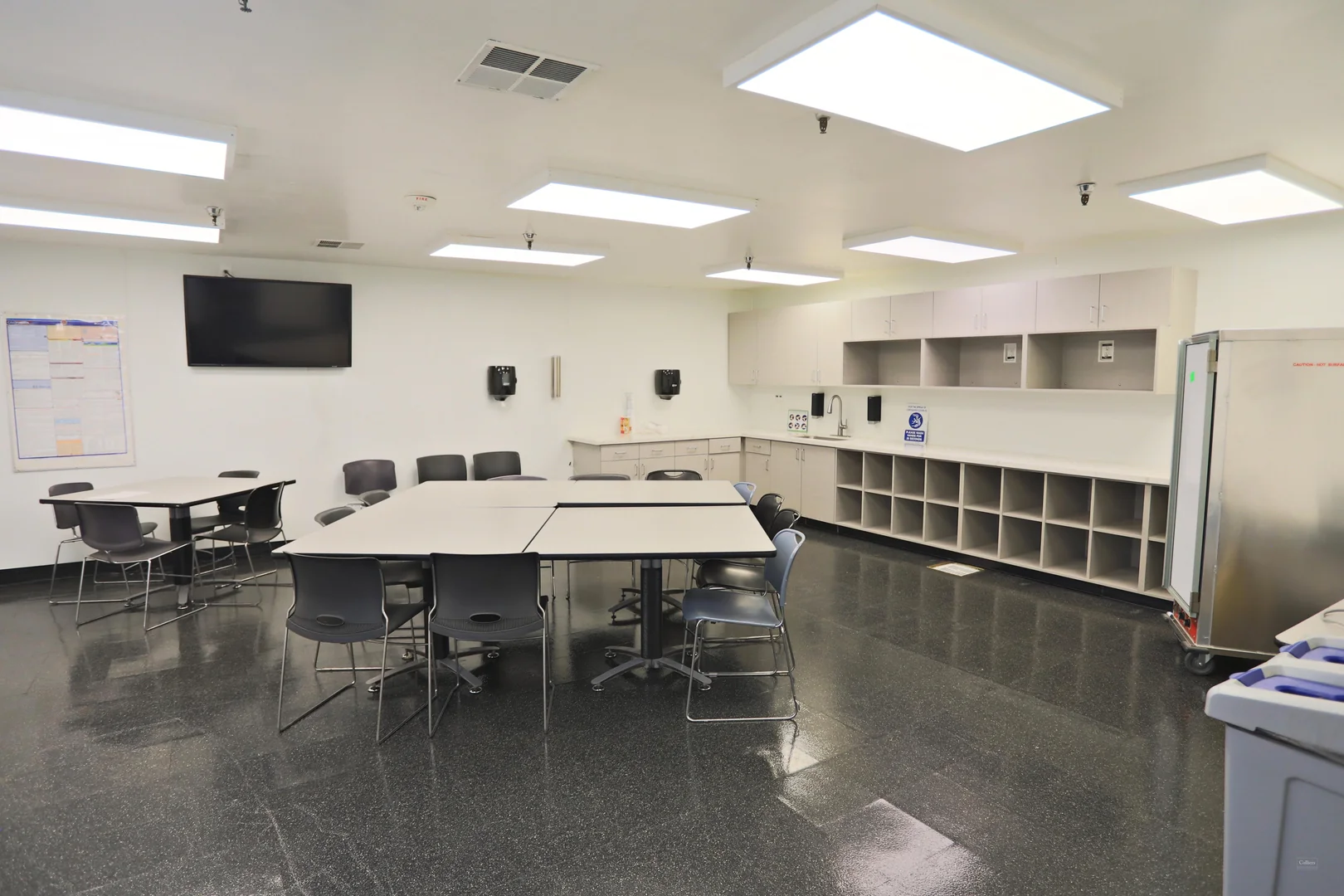 168,000 SF Free-Standing Industrial Building for… — Lease in Sun Valley, CA, photo 7 of 8
