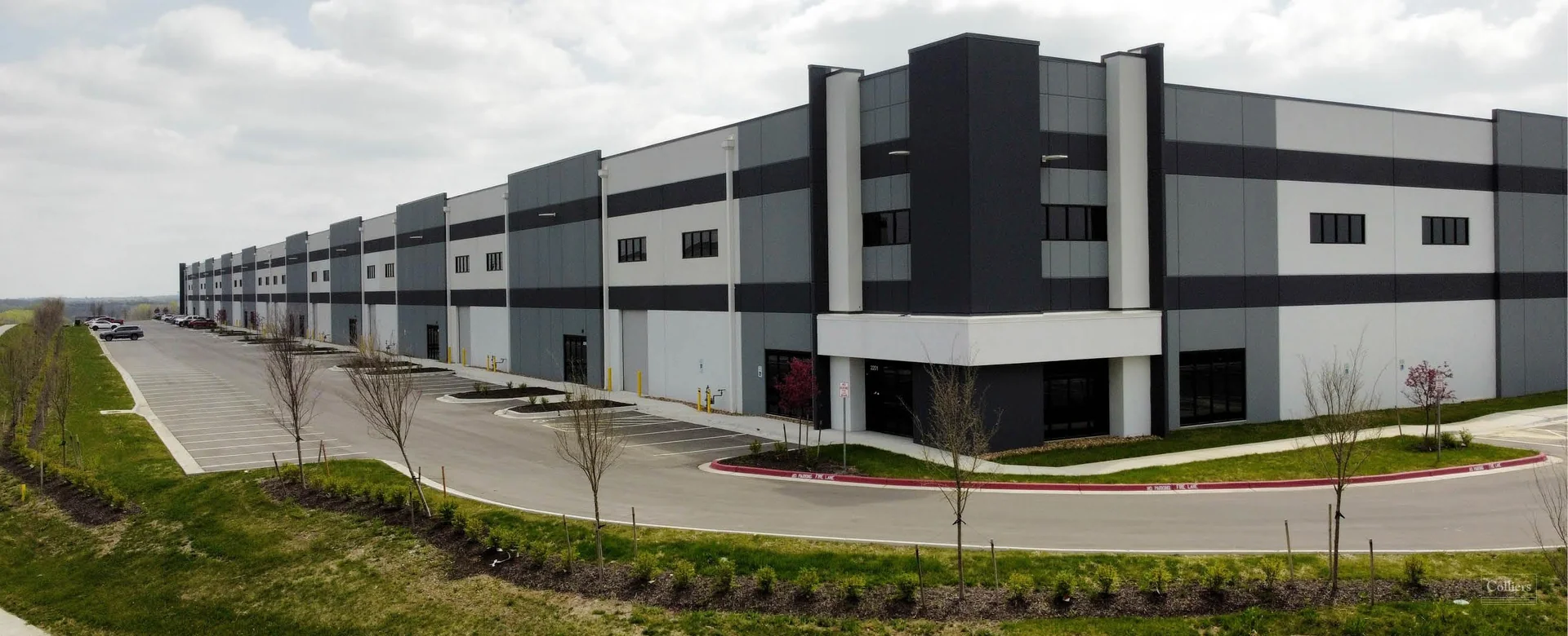 Lakewood Business Park — Lease in Lee's Summit, MO, photo 1 of 3