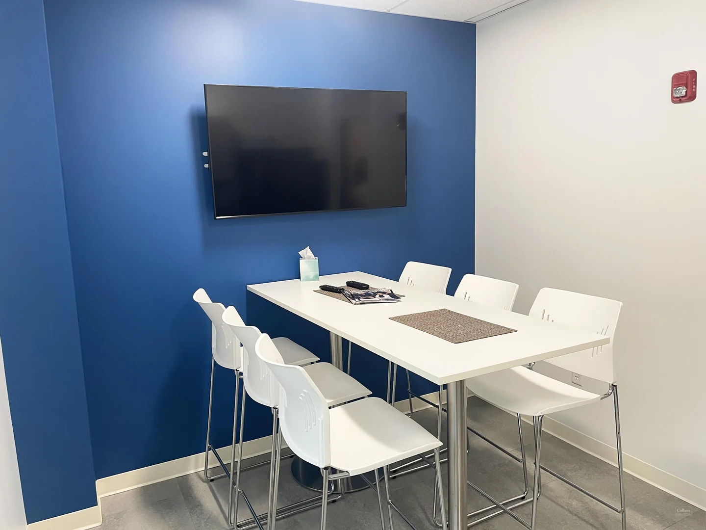 Highly Visible First Floor Office - photo 4 - Windham, NH
