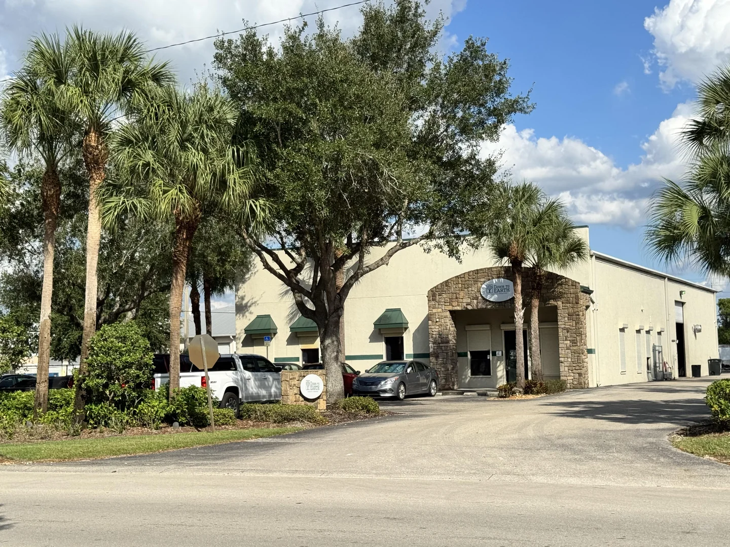 Industrial Office / Warehouse With Outdoor storage — Lease in Fort Myers, FL, photo 1 of 6