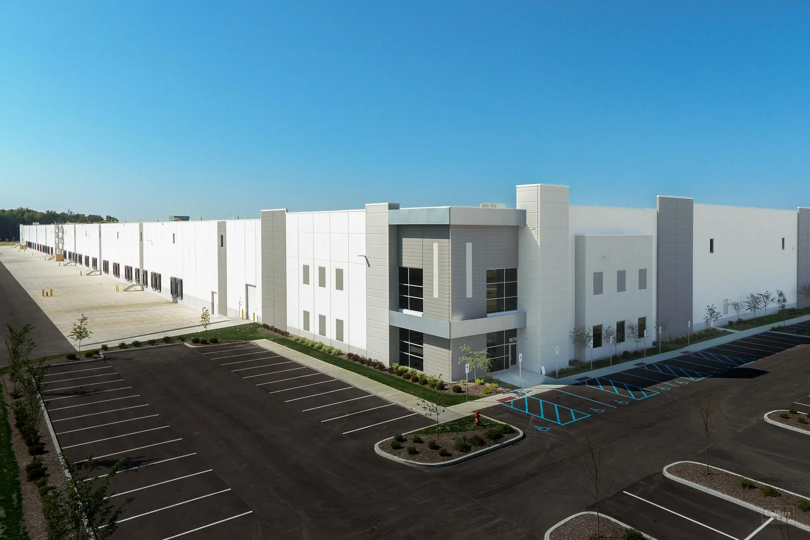Aurora Commerce Center — Lease in Mccordsville, IN, photo 1 of 8