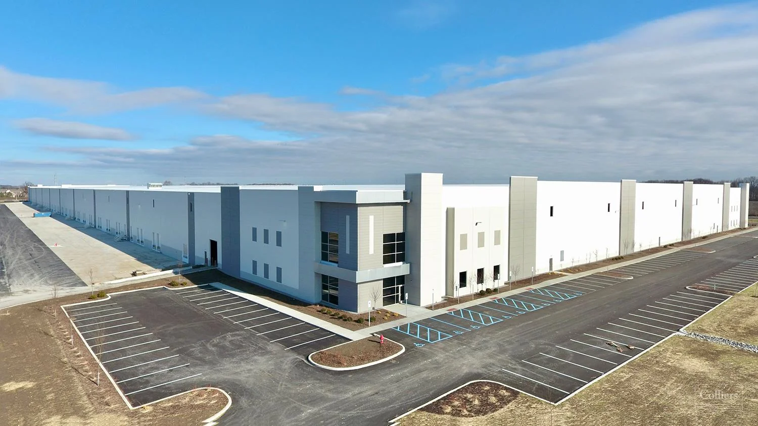 Aurora Commerce Center — Lease in Mccordsville, IN, photo 2 of 8