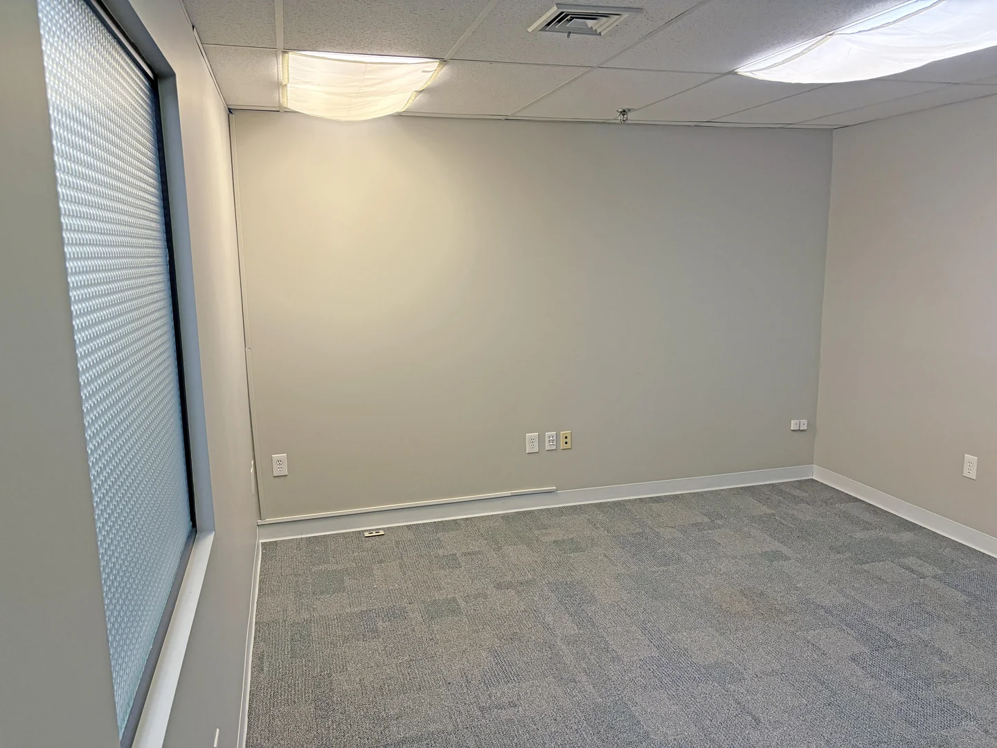 Inexpensive Office Space — Lease in Portsmouth, NH, photo 3 of 8