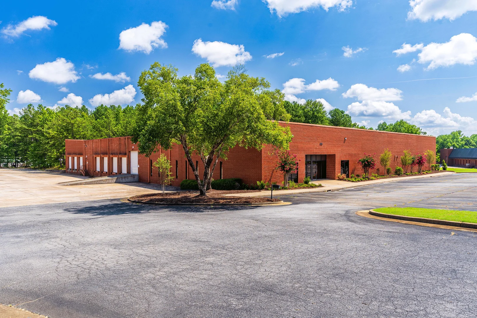 44,572 SF Freestanding Building Available for Lease… — Lease in Fairburn, GA, photo 1 of 8