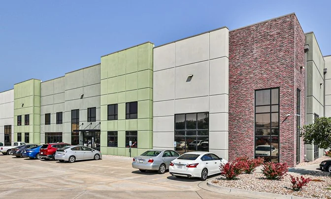 Lakewood Business Park — Lease in Lee's Summit, MO, photo 2 of 3