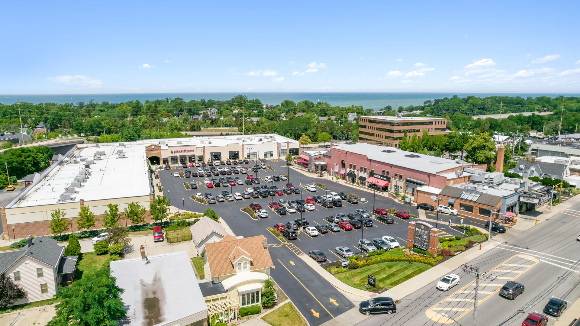 Space for Lease at Beachcliff Market Square in Rocky River, Ohio - photo 2 - 19300 Detroit Road Rocky River, US