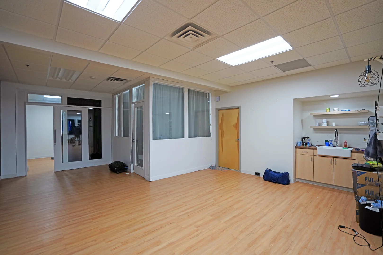 High Bay Manufacturing/Warehouse Space — Lease in Londonderry, NH, photo 3 of 8