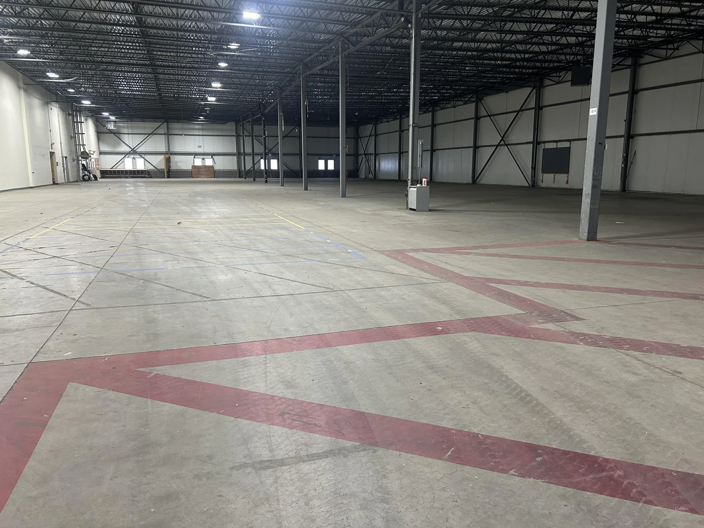 High Bay Manufacturing/Warehouse Space — Lease in Londonderry, NH, photo 4 of 8