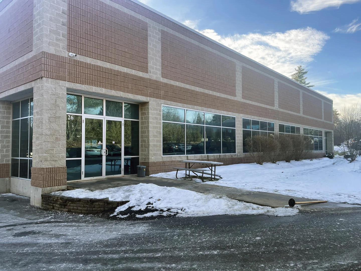 Industrial/Flex Building — Lease in Salem, NH, photo 2 of 8