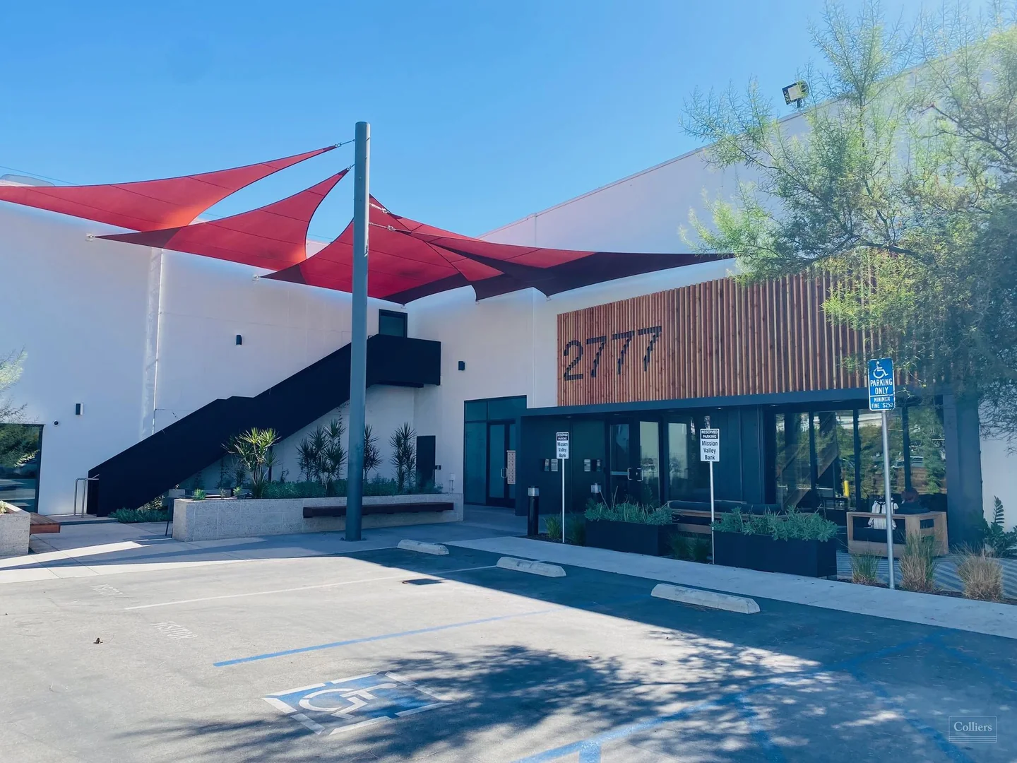 Highly Amenitized, Class A Media / Production Campus… — Lease in Burbank, CA, photo 1 of 8