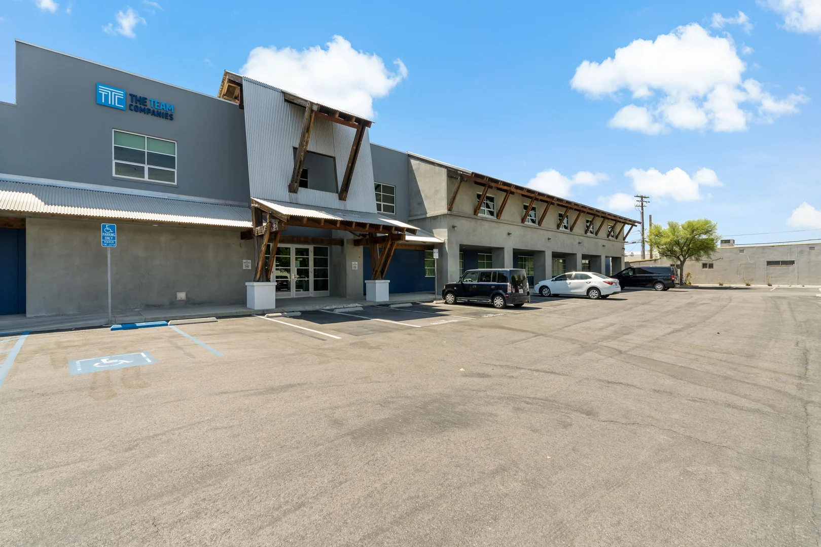 For Lease - Prime Location in Burbank - 901 W Alameda… — Lease in Burbank, CA, photo 1 of 8