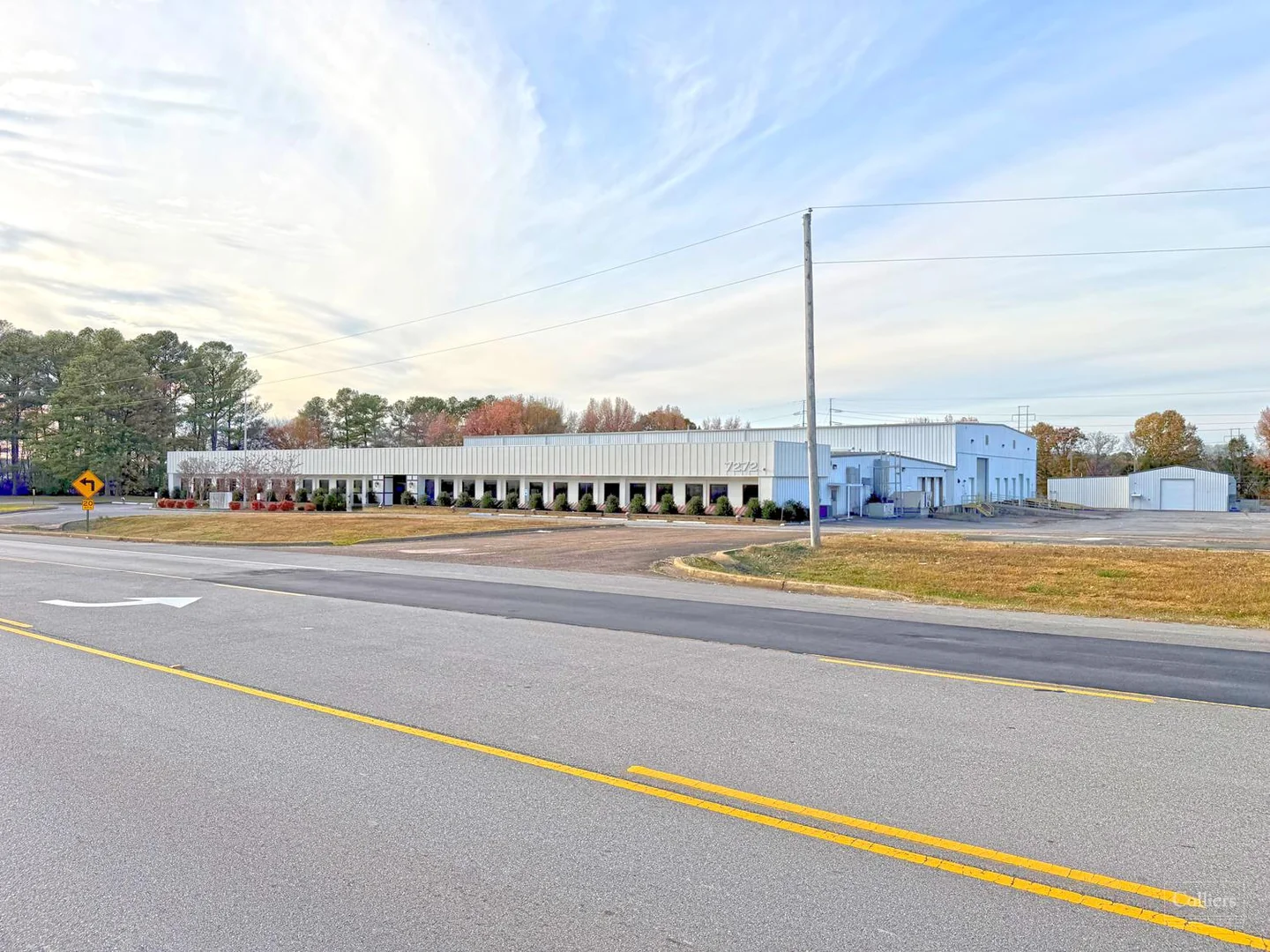 Office/Warehouse/Production Facility with I-565… — Lease in Huntsville, AL, photo 1 of 8