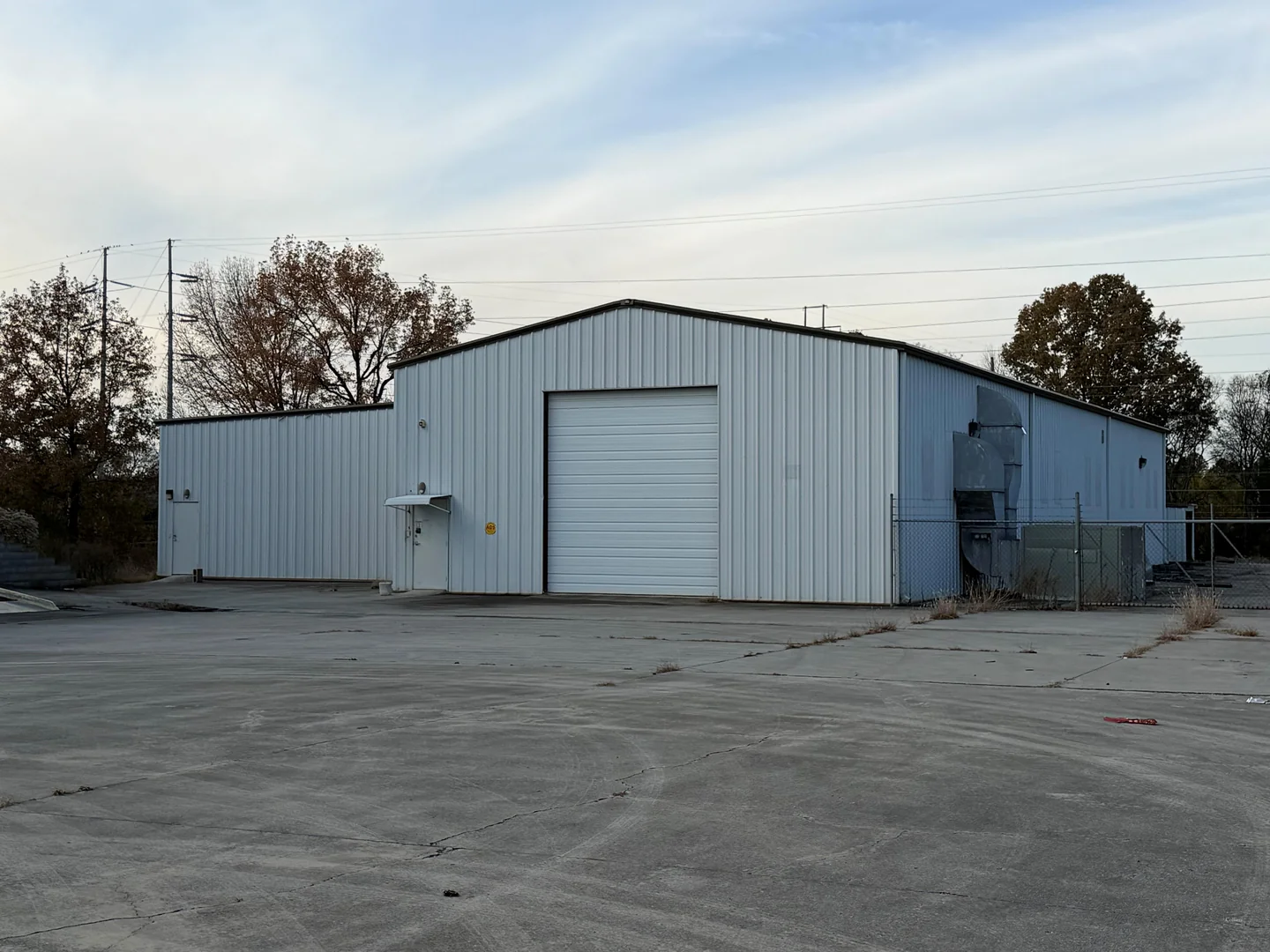 Office/Warehouse/Production Facility with I-565… — Lease in Huntsville, AL, photo 2 of 8