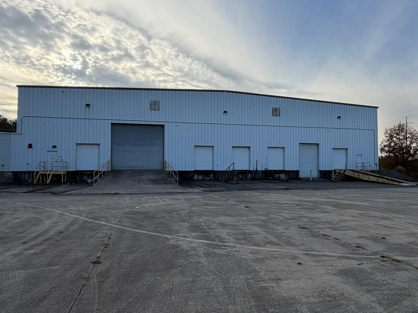 Office/Warehouse/Production Facility with I-565… — Lease in Huntsville, AL, photo 3 of 8