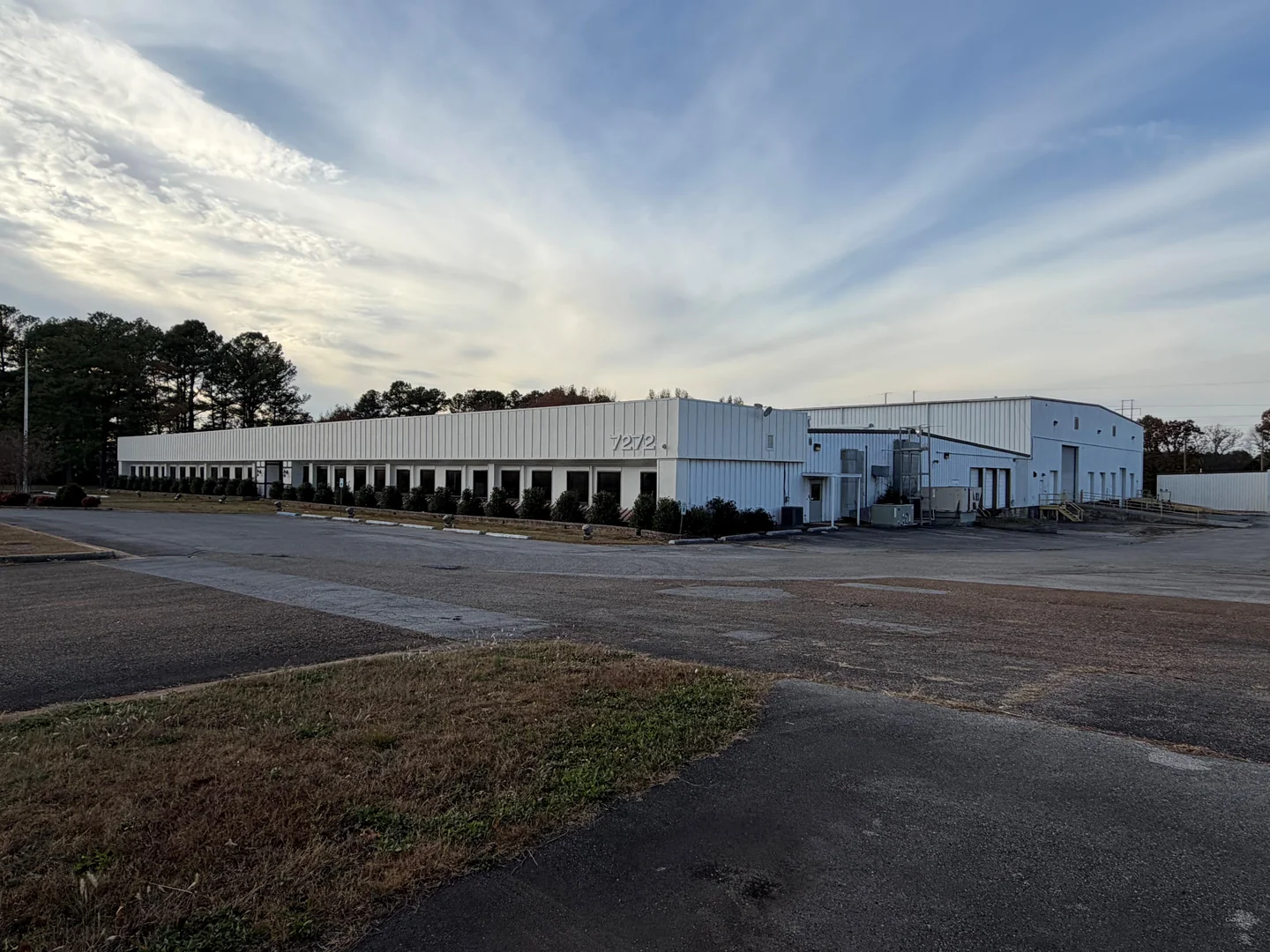 Office/Warehouse/Production Facility with I-565… — Lease in Huntsville, AL, photo 4 of 8