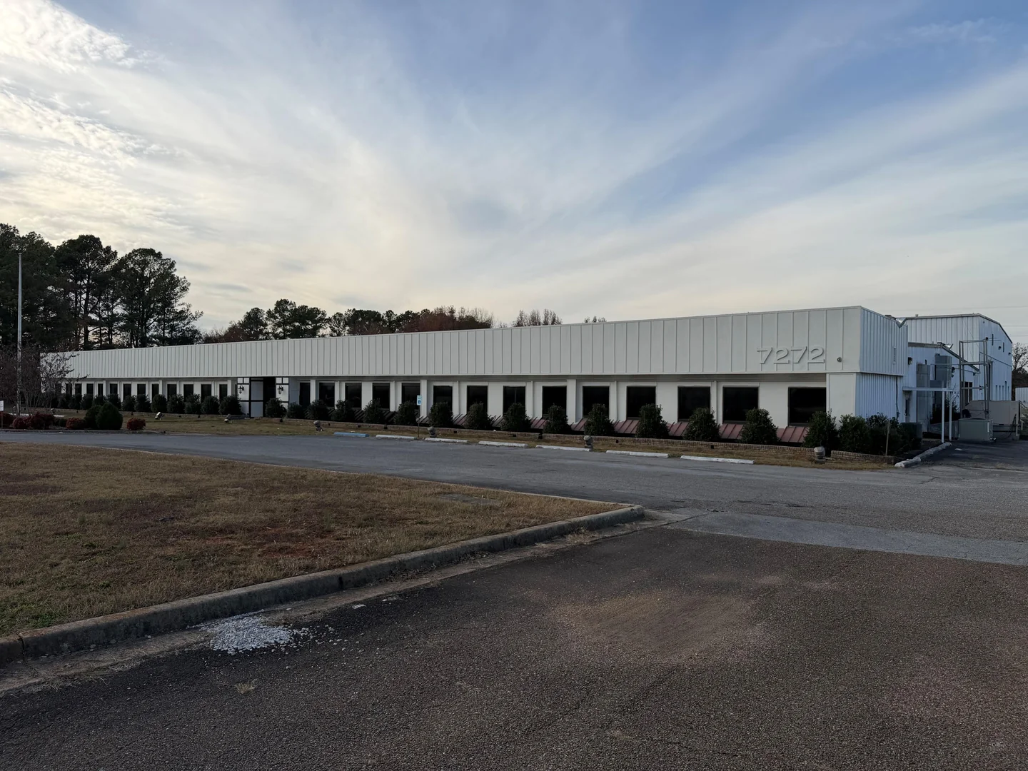 Office/Warehouse/Production Facility with I-565… — Lease in Huntsville, AL, photo 6 of 8