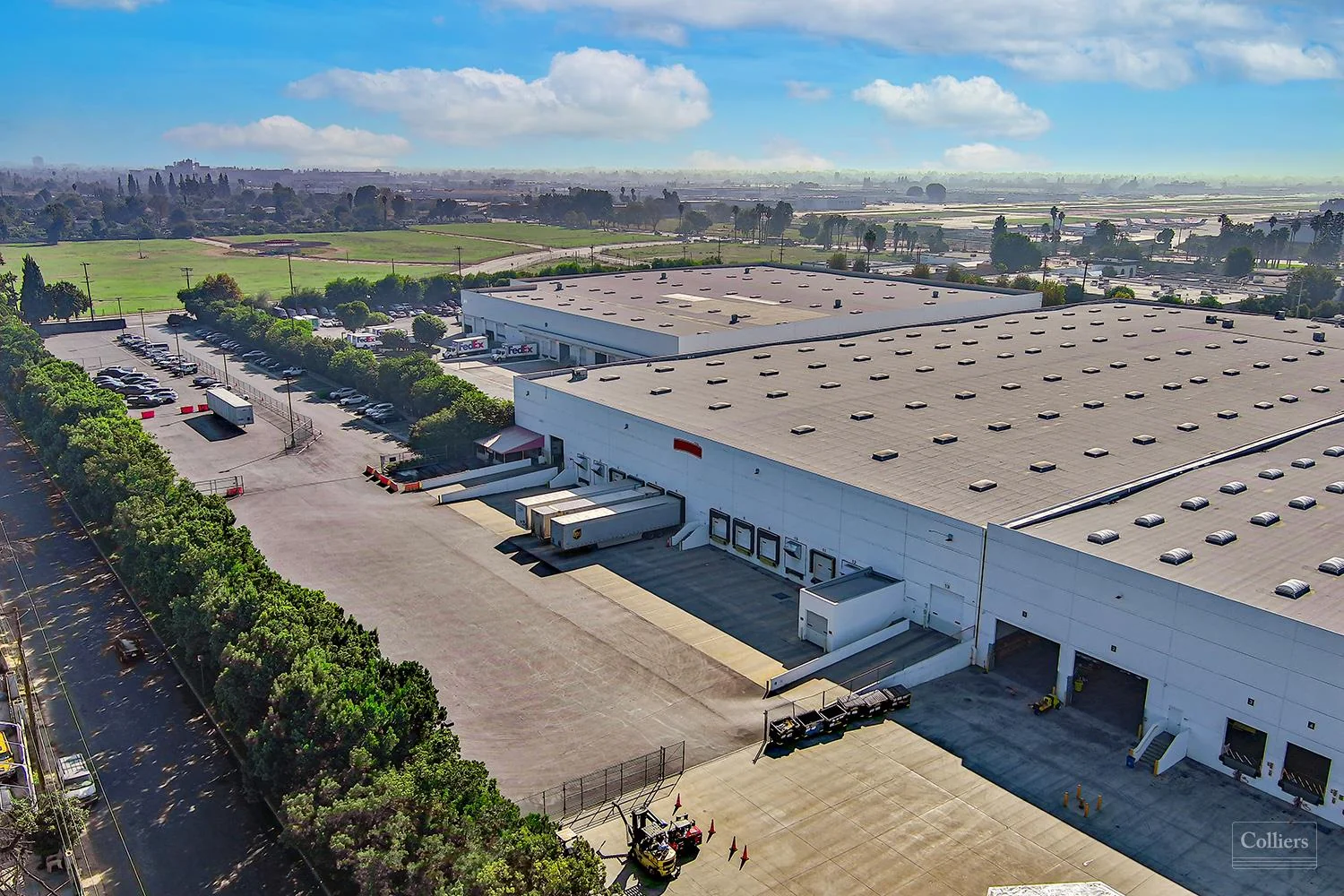 136,240 SF Van Nuys Industrial for Lease - photo 4 - 16689 Schoenborn St, CA