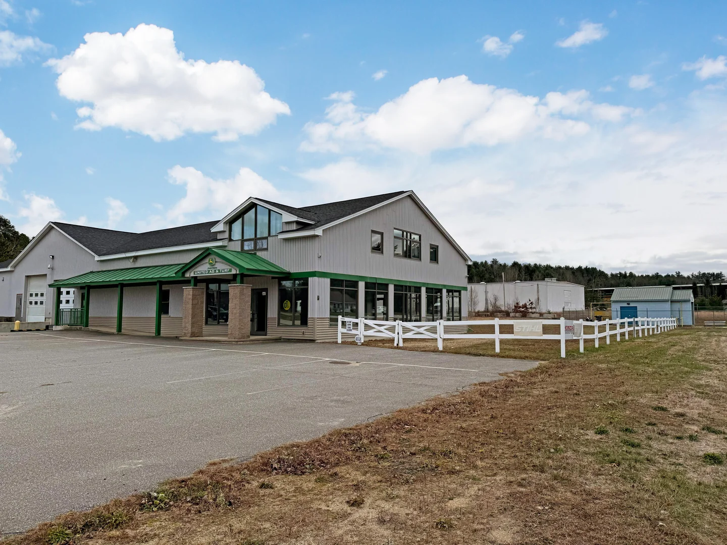 Highly Versatile Commercial Building — Lease in Pembroke, NH, photo 1 of 8