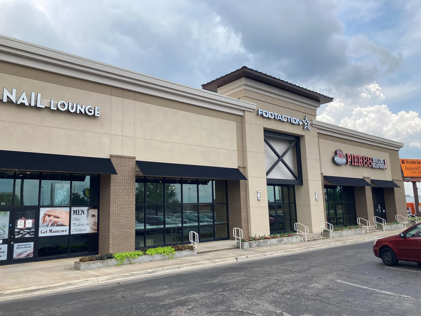 Small Space Available in Popular Retail Center — Lease in Huntsville, AL, photo 6 of 8