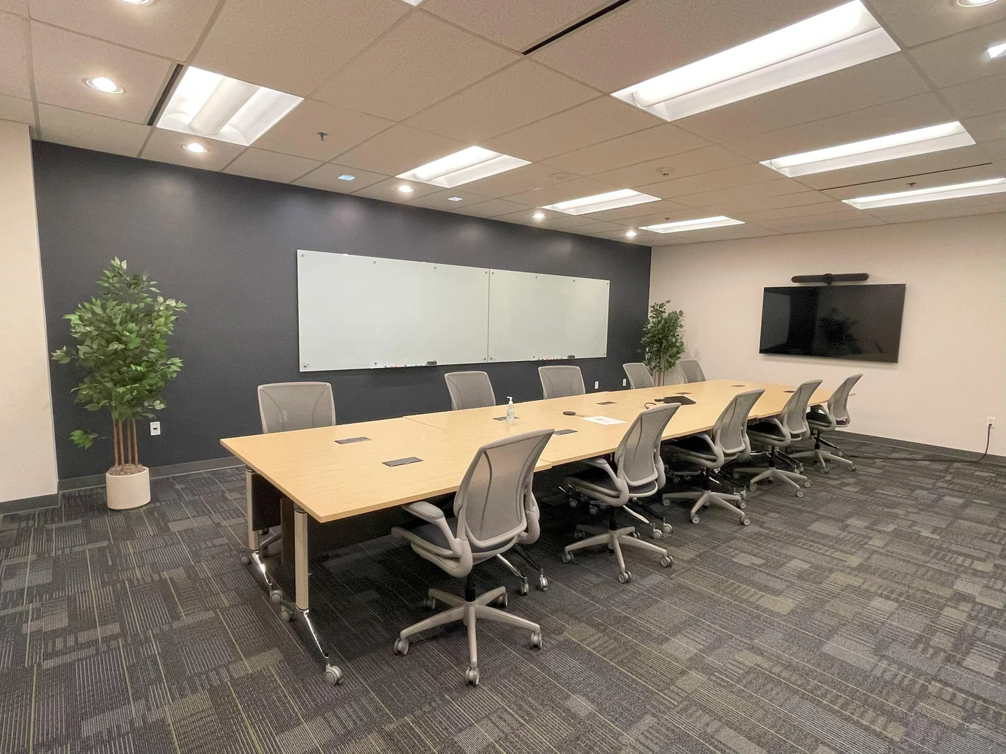 Modern Turnkey Office Suites — Lease in Bedford, NH, photo 2 of 8