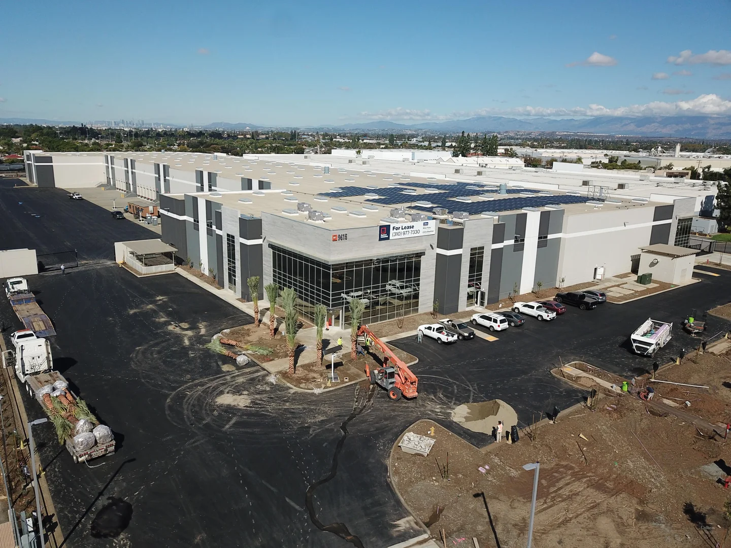 Class A Premier Warehouse Distribution Facility… — Lease in Santa Fe Springs, CA, photo 1 of 8
