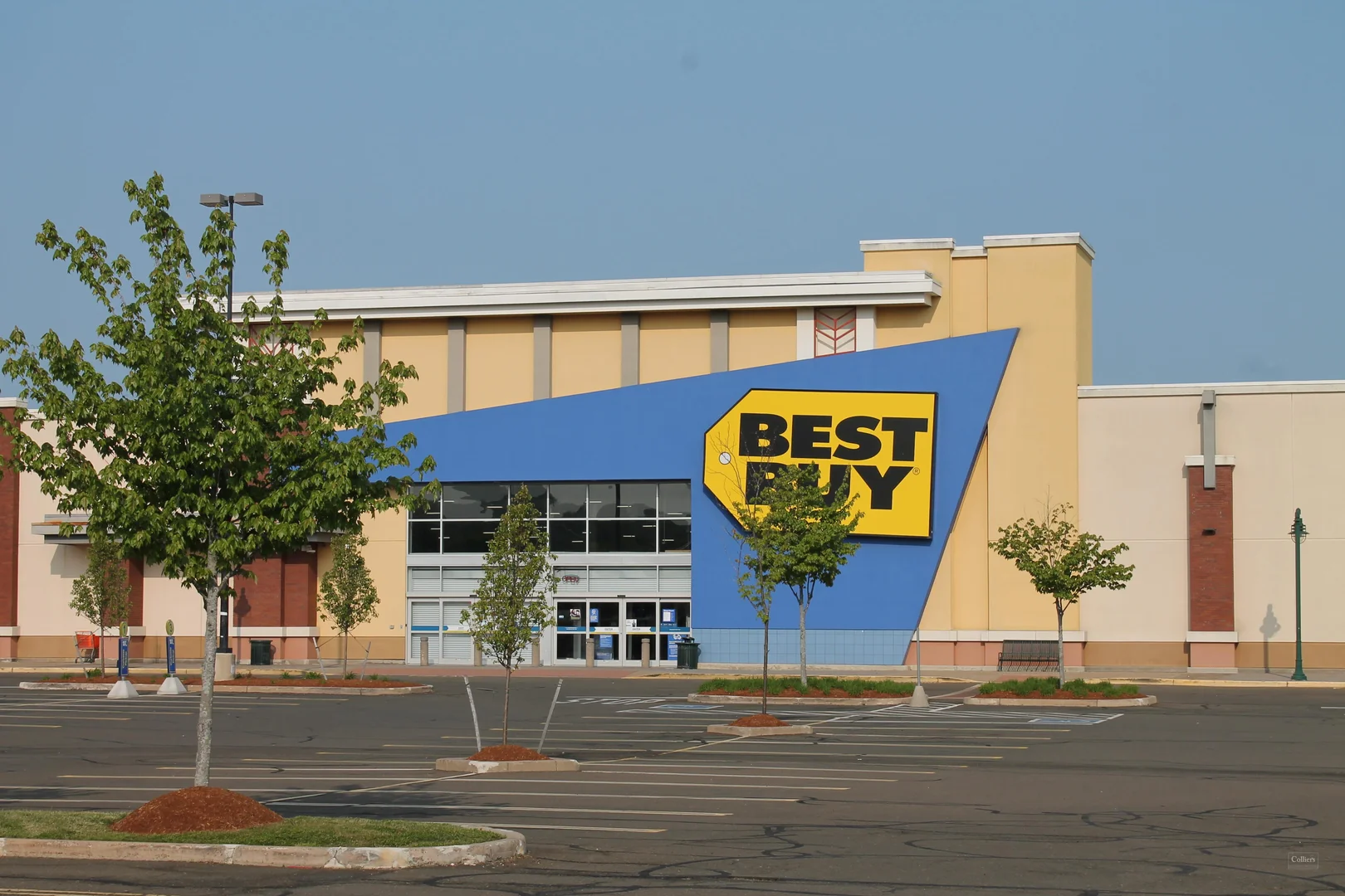 Retail Space in High-Traffic Shopping Center — Lease in North Haven, CT, photo 6 of 8