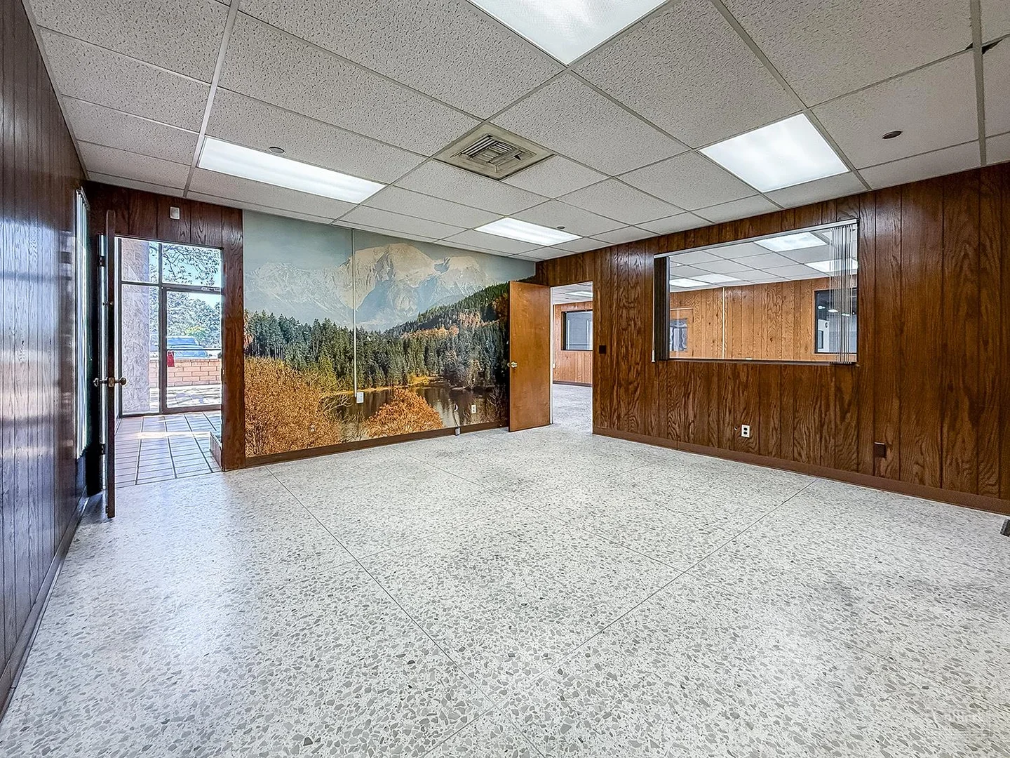 26,255 SF Freestanding Industrial Building for Lease… — Lease in Sun Valley, CA, photo 8 of 8