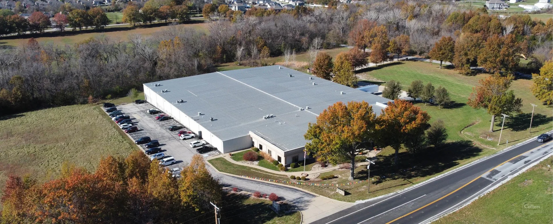 Industrial Building For Sale and For Lease — Lease in Grain Valley, MO, photo 1 of 2
