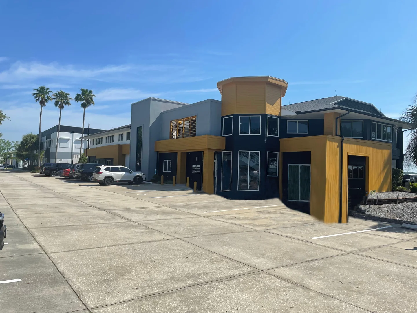 3.35-acre complex comprised of two Class-A office… — Lease in Deland, FL, photo 3 of 8