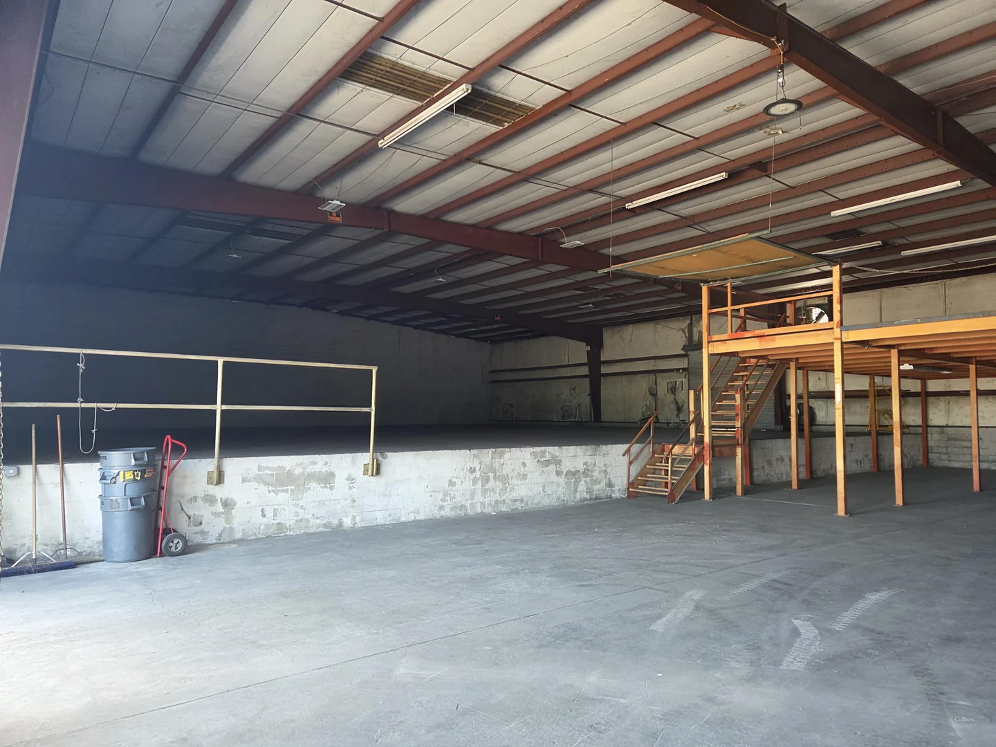 For Lease: 11,440± Square Feet Warehouse/Office +… — Lease in Sarasota, FL, photo 3 of 8