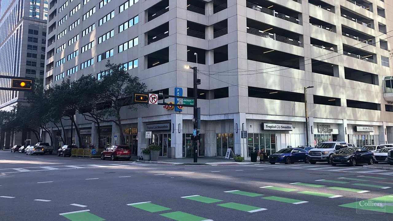 Bank of America Plaza - Street Retail — Lease in Tampa, FL, photo 1 of 8