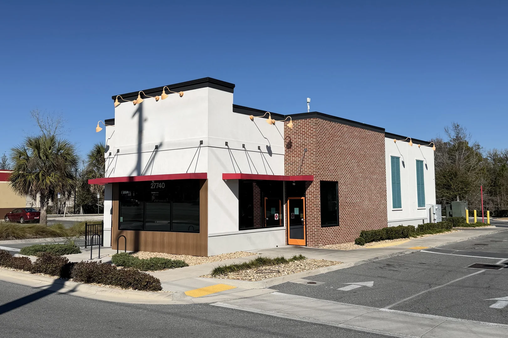 Leesburg - Freestanding QSR with Drive-Thru — Lease in Leesburg, FL, photo 1 of 3