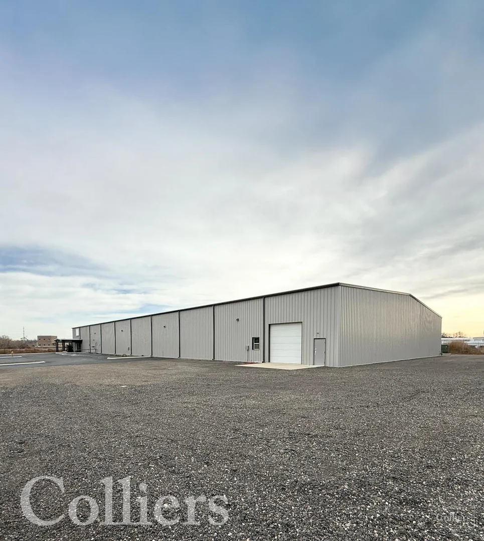 Industrial Building For Lease — Lease in Nampa, ID, photo 2 of 8