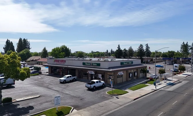 Peppertree Plaza — Lease in Fresno, CA, photo 5 of 8