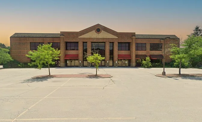 Retail/Office Space Available - photo 13 - Waukesha, WI